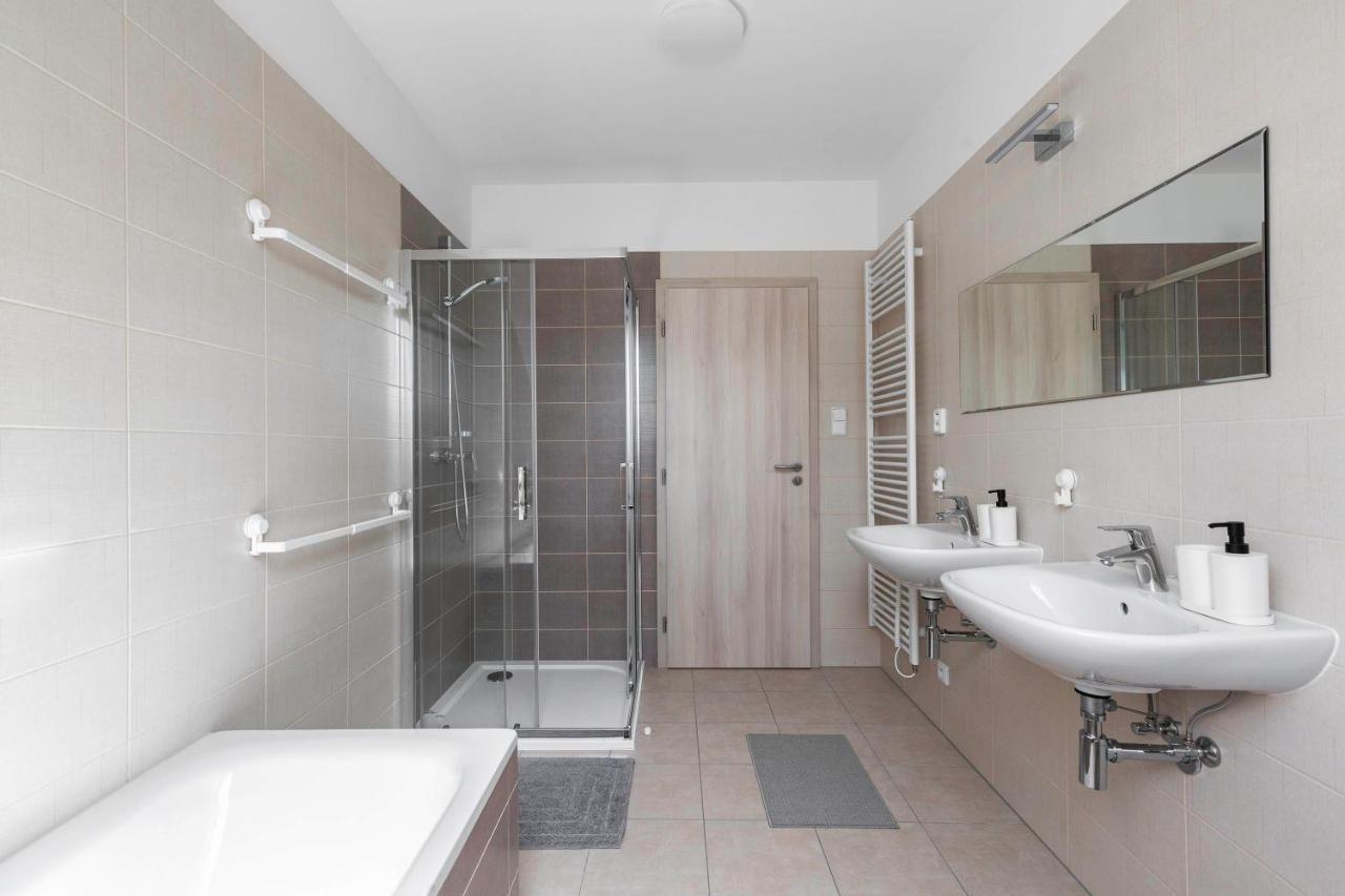 Holiday House Adam Prosecne Buitenkant foto