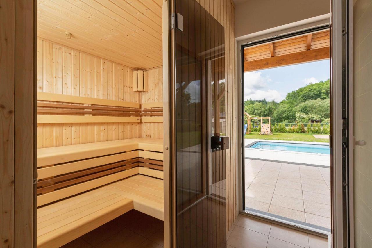 Holiday House Adam Prosecne Buitenkant foto
