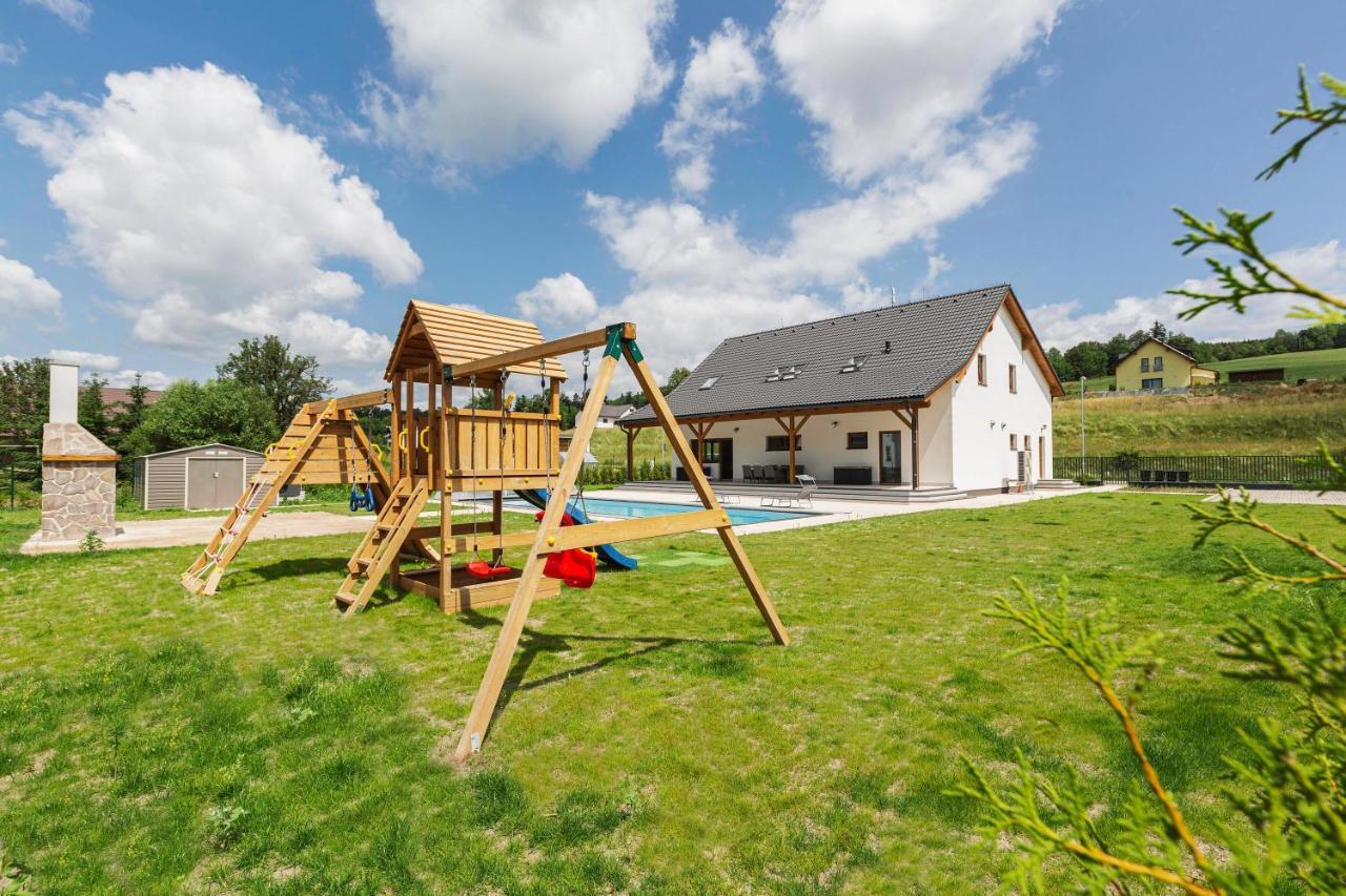 Holiday House Adam Prosecne Buitenkant foto