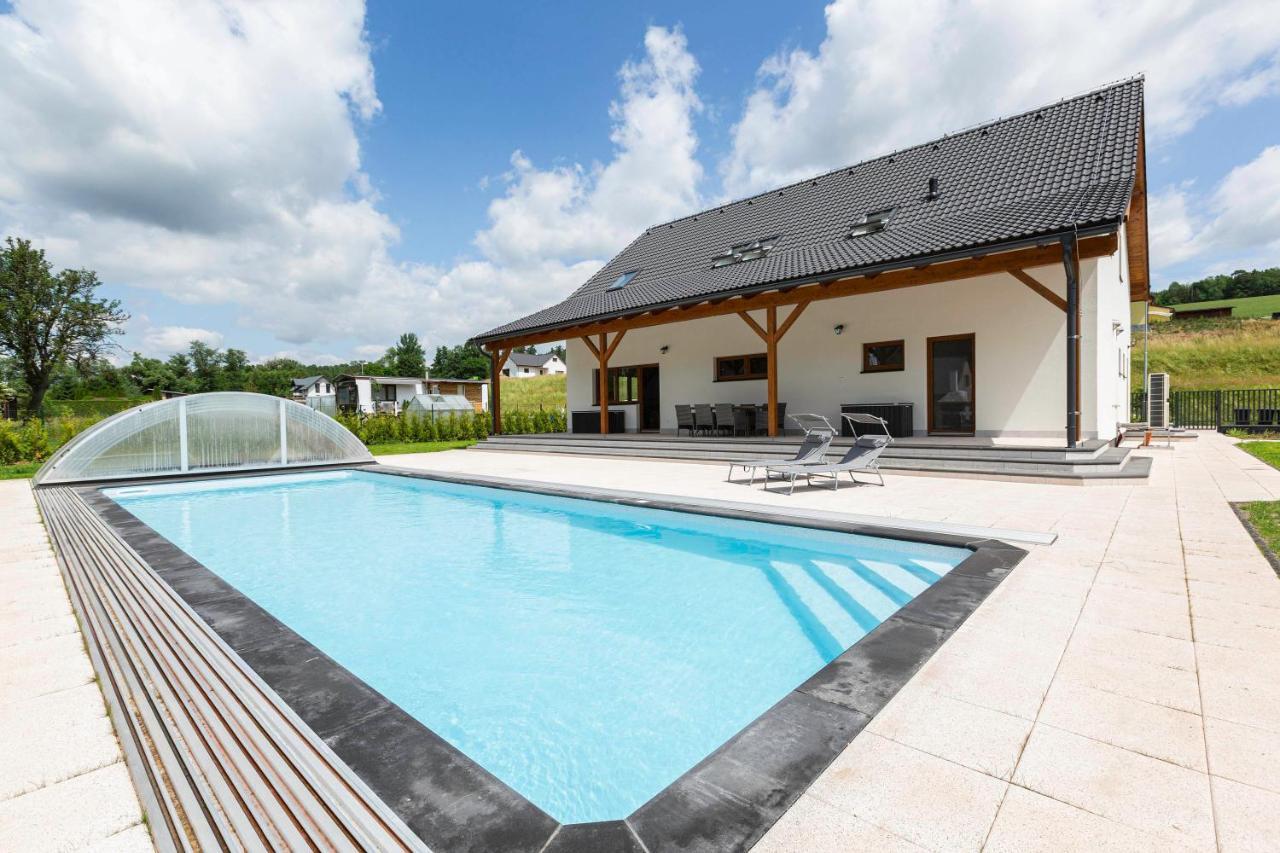 Holiday House Adam Prosecne Buitenkant foto