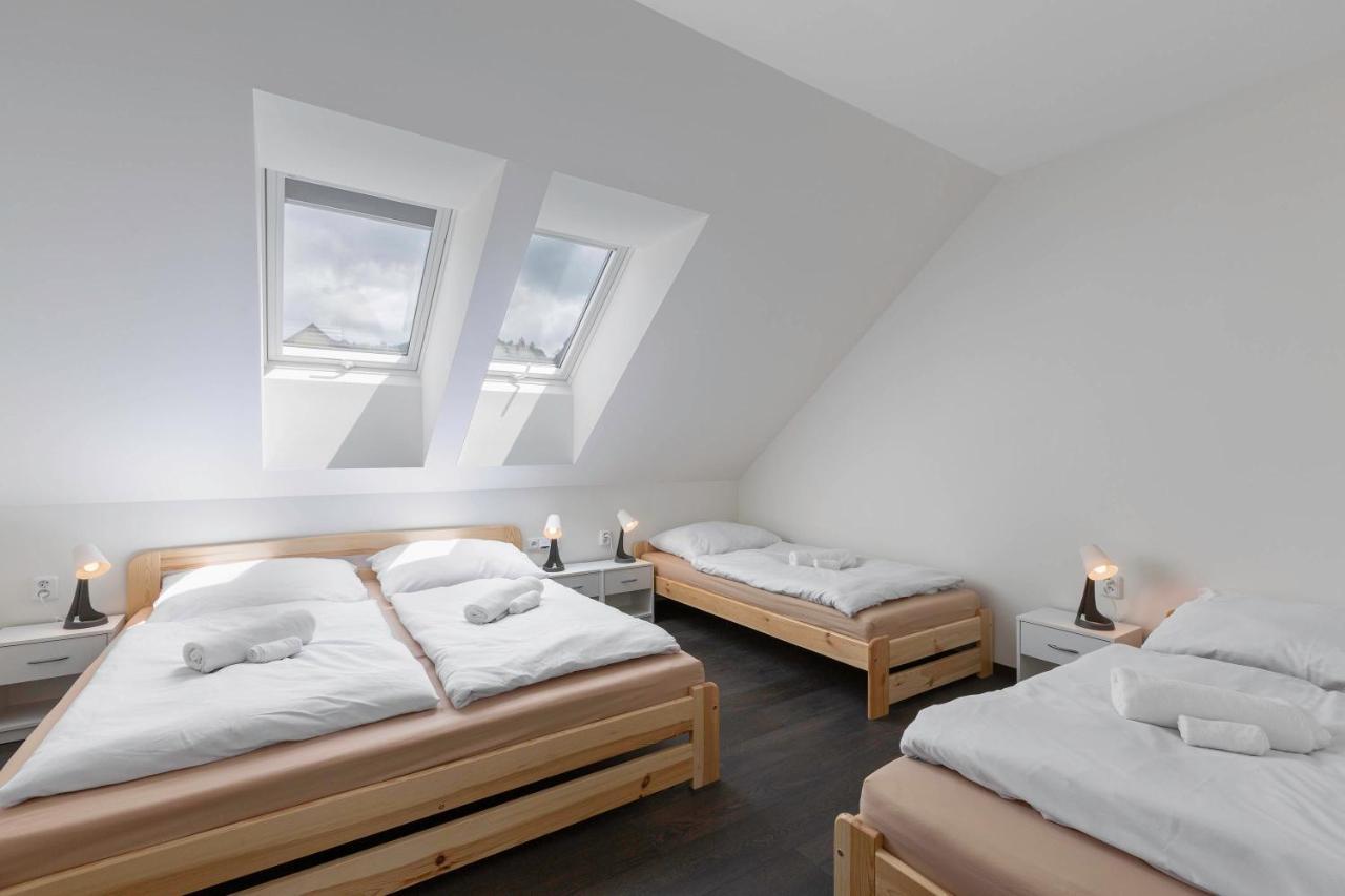 Holiday House Adam Prosecne Buitenkant foto