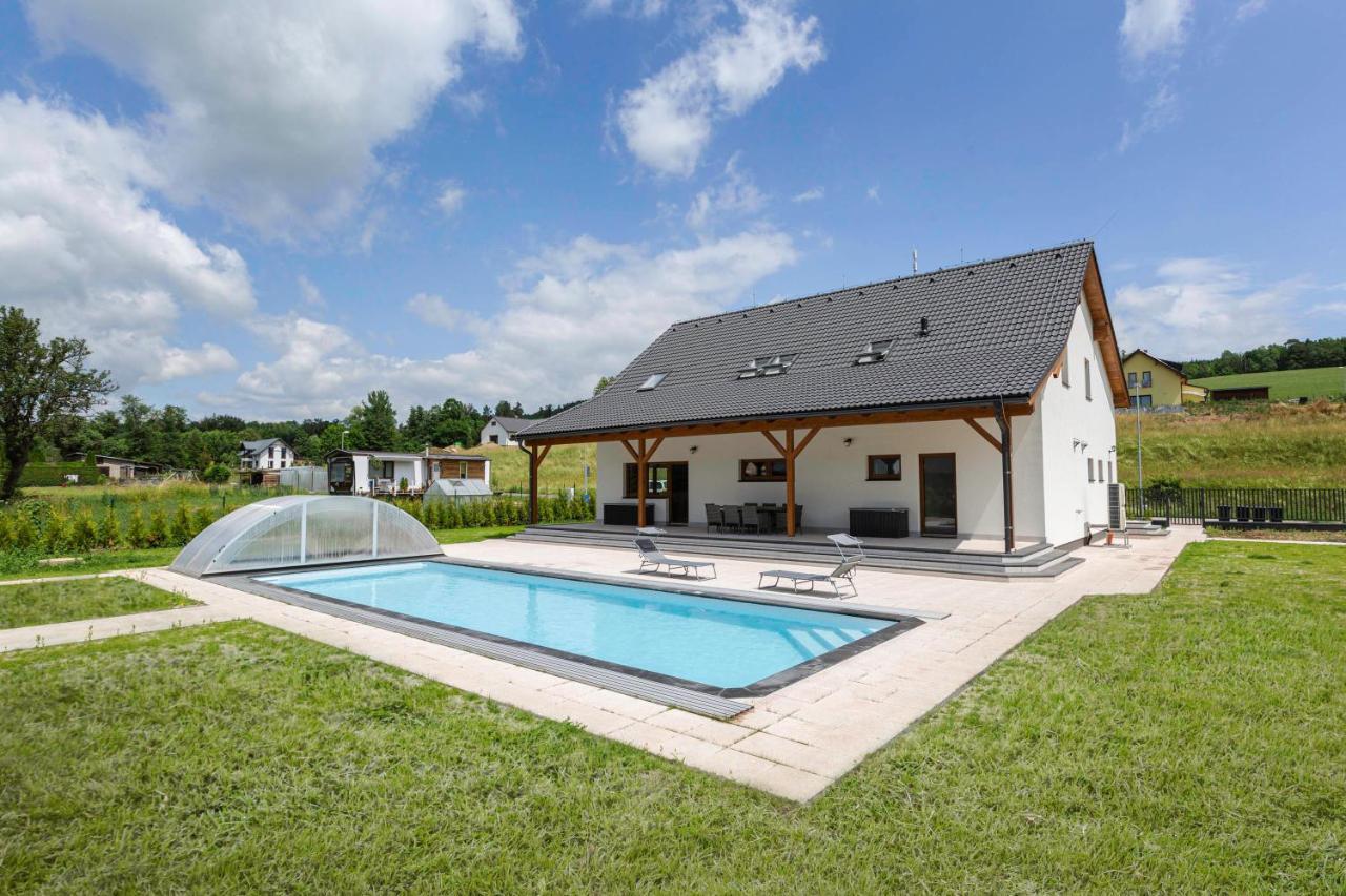 Holiday House Adam Prosecne Buitenkant foto